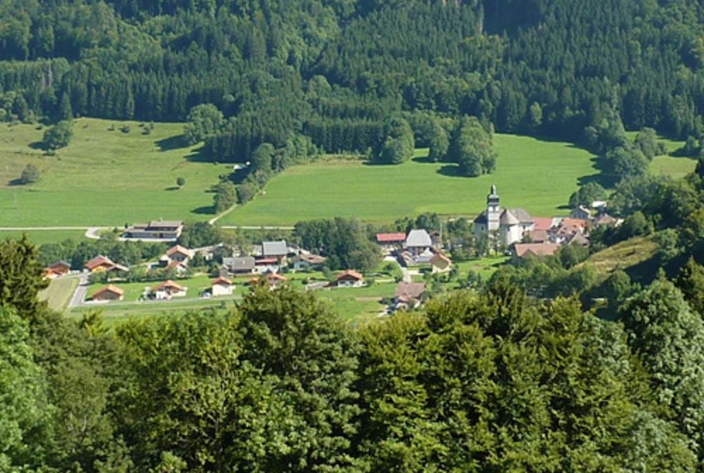Appartement Zian Lullin Buitenkant foto
